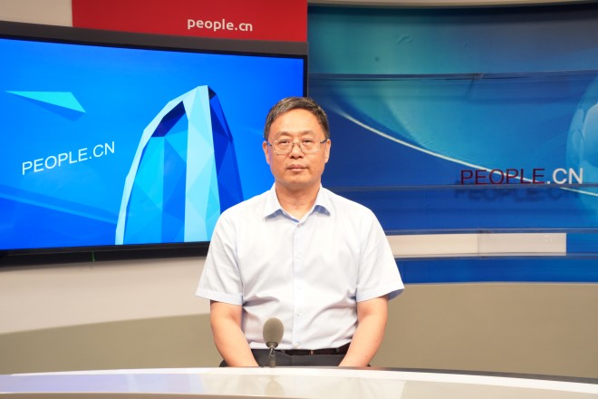 中國藝術(shù)研究院院長、黨委副書記周慶富做客人民網(wǎng)。張力洋攝