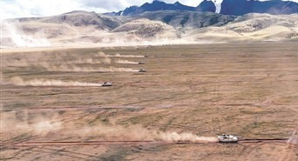 陸軍某部開展綜合戰(zhàn)術(shù)訓練